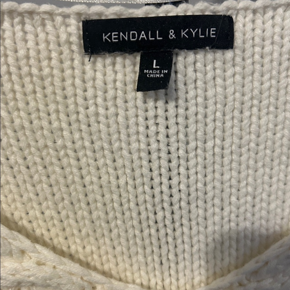 Kendall & Kylie Cream V-Neck Sweater size Large - Picture 2 of 5
